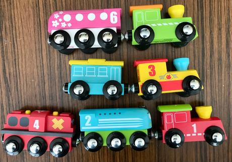 Kufrík prenosný drevený - vláčik,