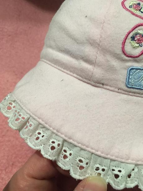 Klobúčiky na leto s motýlikom, pásikavý, 9 ks, rada,74