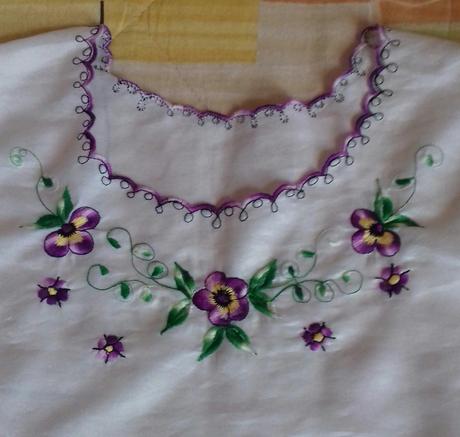 Damska blúzka s fialkami, s