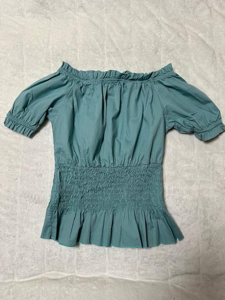 Krátka blúzka s odhalenými plecami, m / s