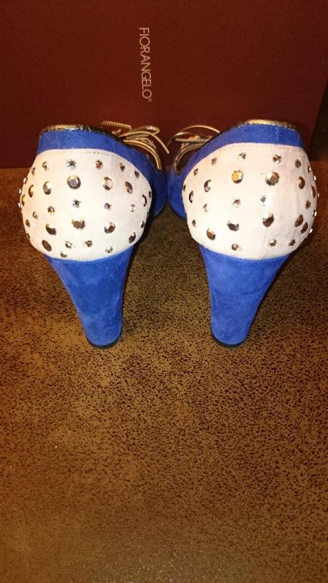 Spolocenske lodicky s kabelkou, 37