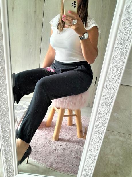 Tepláky s nápisom na zadku-m, m