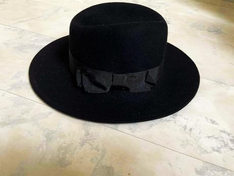 Módny klobúk, 56