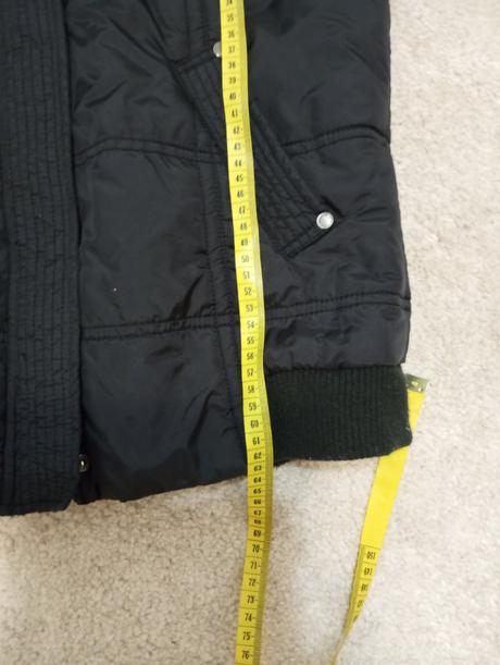 Čierna vesta s kapucňou, 42