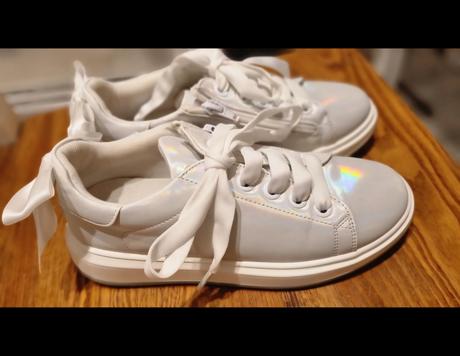 Dievcenske botasky, 36