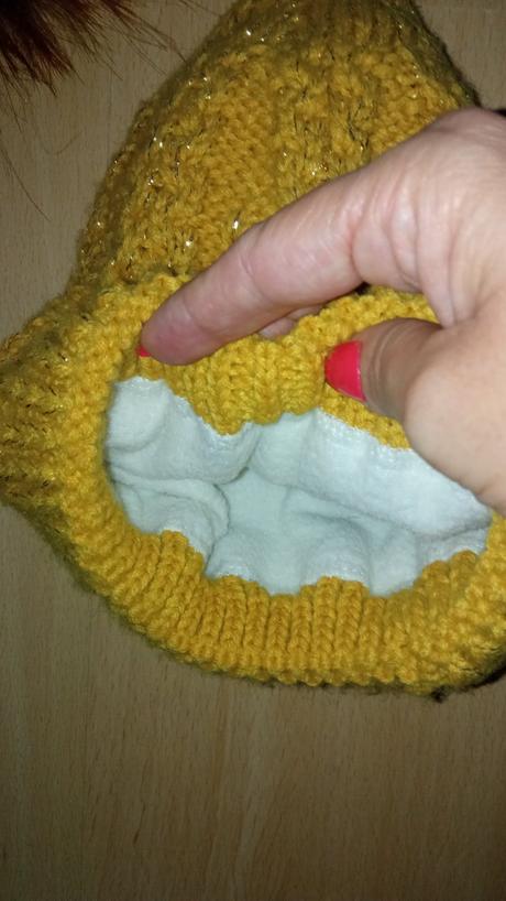 Hrubá zimná čiapka s dlhým brmbolčekom, 134