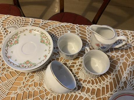 Porcelánové šálky podšálky rozne na dopoužívanie, 