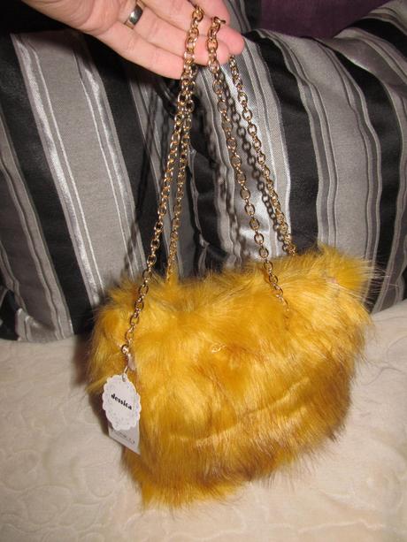 Huňatá kabelka, 