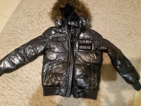 Lesklá tmavošedá bunda s kapucnou, 152