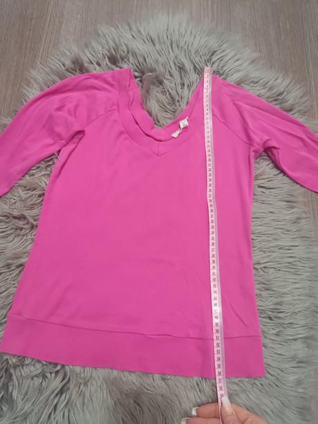 Ružový svetrík s výstrihom veľ. m, m