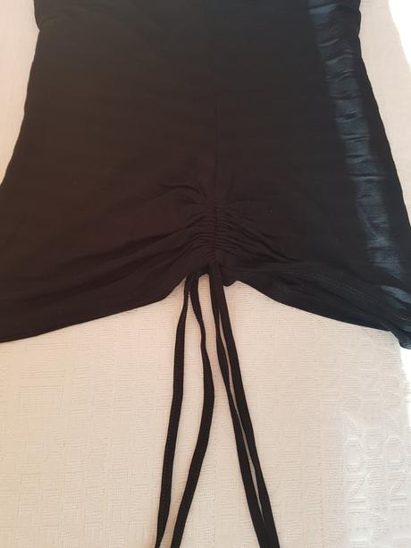 Zaujimavy top / tricko - velky obojstrany vystrih, s