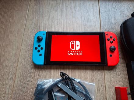 Nintendo switch + 2 extra joycony, 