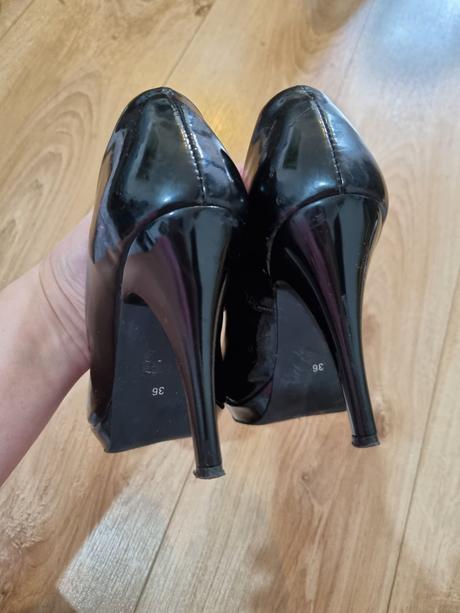 Cierne lakove lodicky, 36