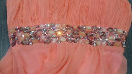 Spolocenske saty, 36