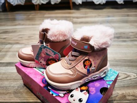 Zimne topanky, v. 22, nové, 22