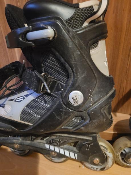 Kolieskové korčule, 42