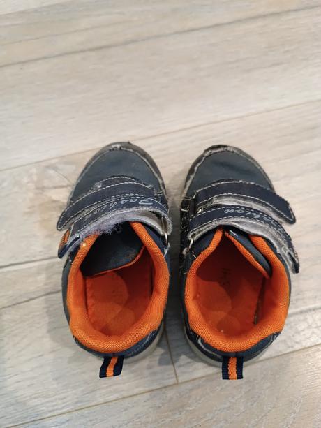 Topánky pre chlapcov, 22