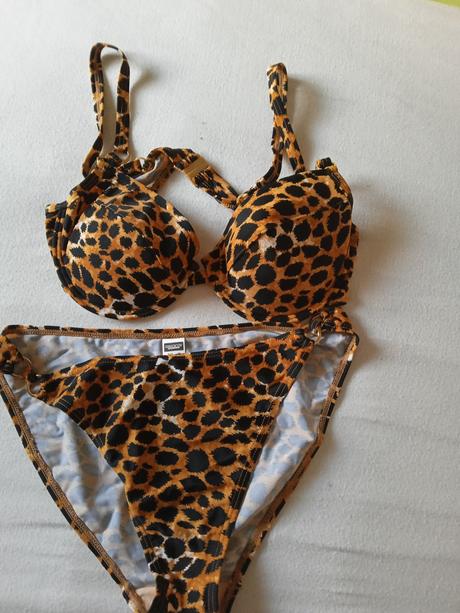 Perfektné plavky, 42