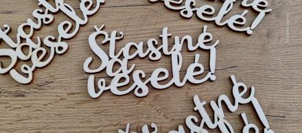 Drevený výlisok - štastné a veselé, 