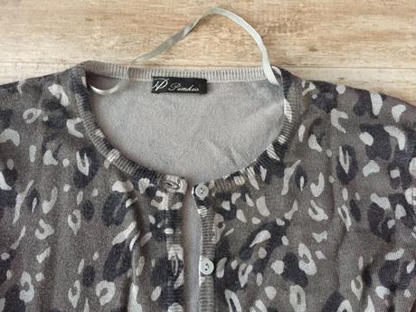 Sedy svetrik so zvieracim vzorom, pimkie,l