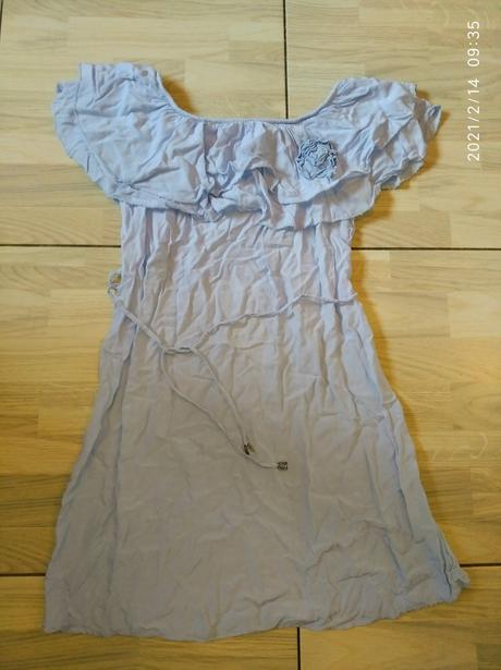 Nebesky modre saty s volanom, 