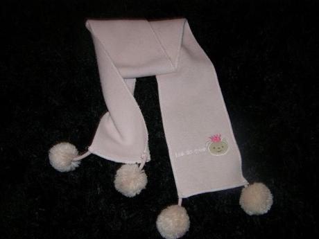 Chutnučký šálik s brmbolcami pre parádnicu, c&a,68