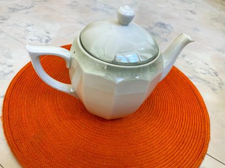 Starožitný perleťový čajník, 