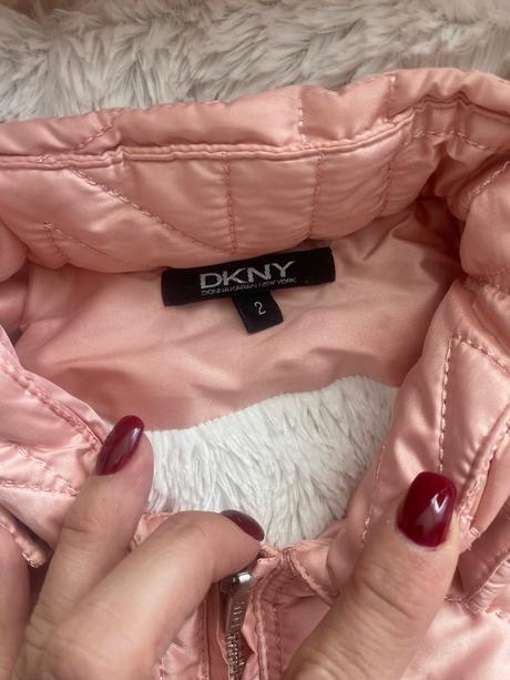 Tepla bunda, dkny,86