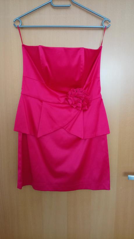 Krátke ružové šaty, 38