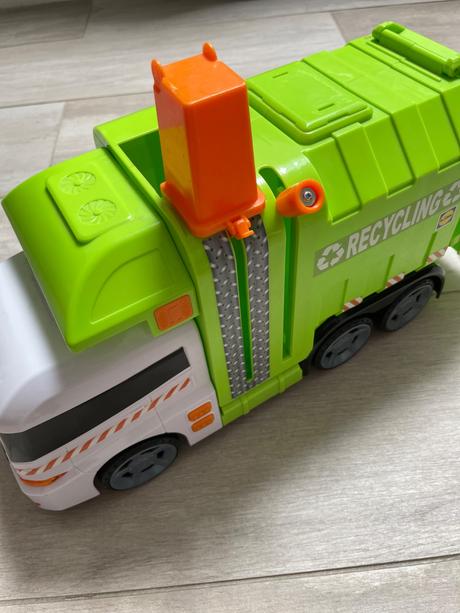 Smetiarske auto s vyklápacim kontajnerom, 