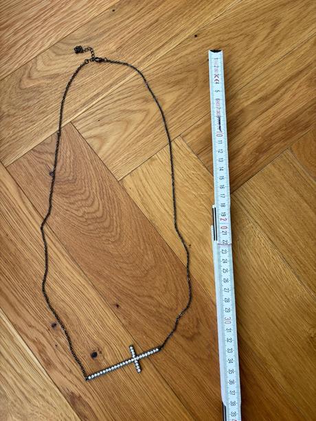 Náhrdelník s krížom bižu, 