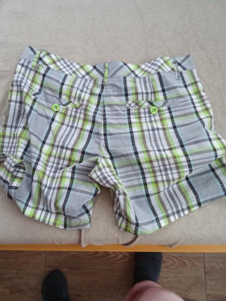 Šortky, 40