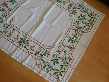 Obrus bavlnený-133 cm  x 163 cm  veveričky,, 