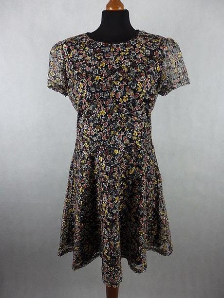 Kvalitné čipkované šaty, m