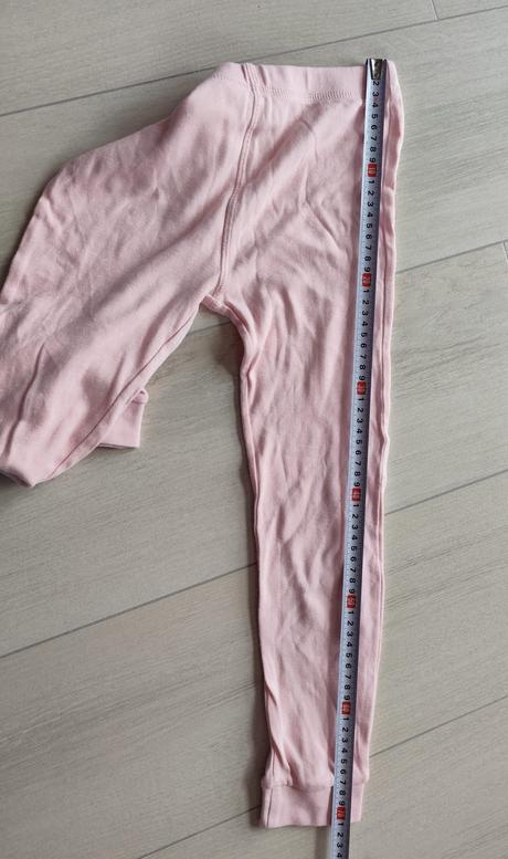 Predám dievčenské pyžamo, 122