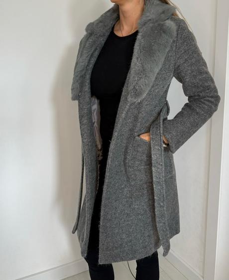 Vlneny kabat s pravou kozusinou, s