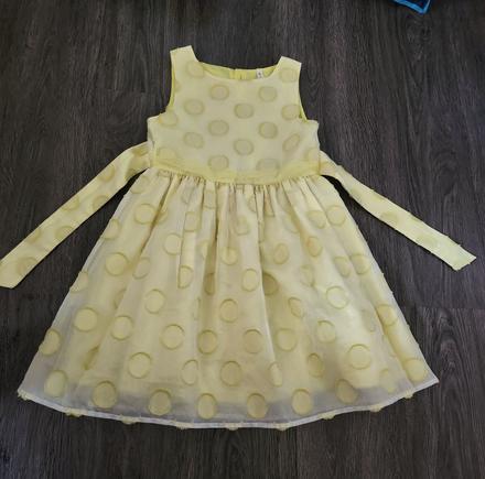 Pekné žlté šaty, 122