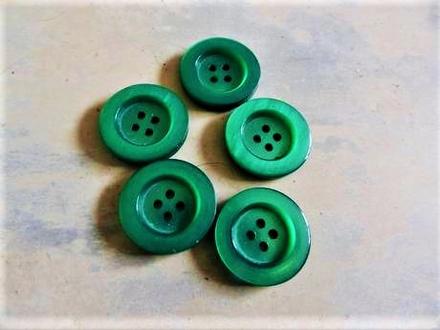 Zelené gombíky 13 ks,