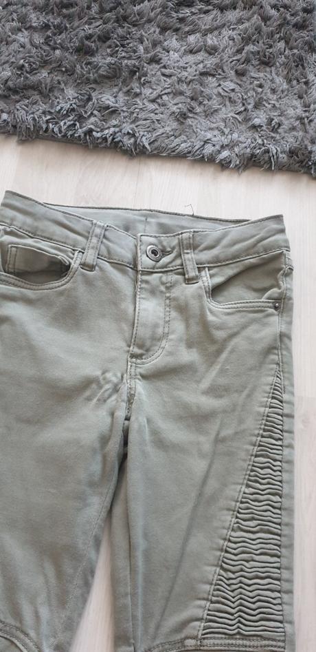 Nohavice č.140, 140