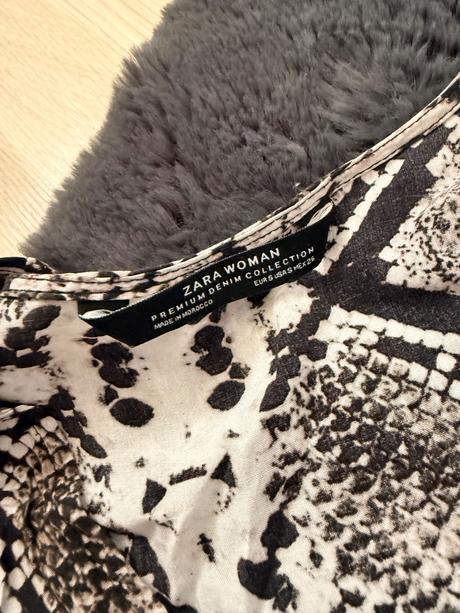Zara šaty a hadim vzorom vzdusne volne, zara,m