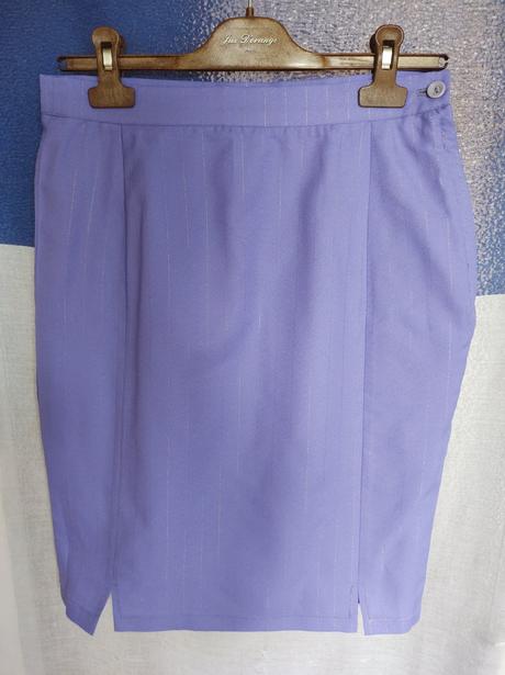 Sukňa so zlatými pásikmi, m