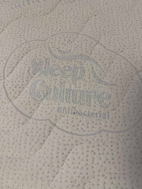 Rozkladacia posteľ s úložným priestorom,