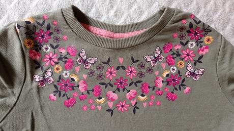 Mikina s kvietkami, 104