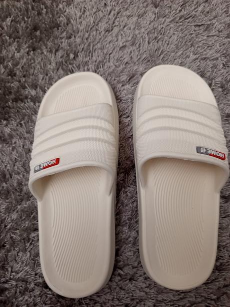 Krémové šľapky, 37