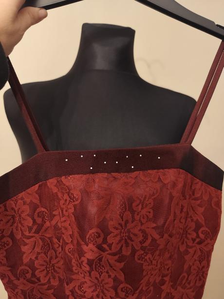 Slávnostnejší bordový štvorkostým annis juzina, 38