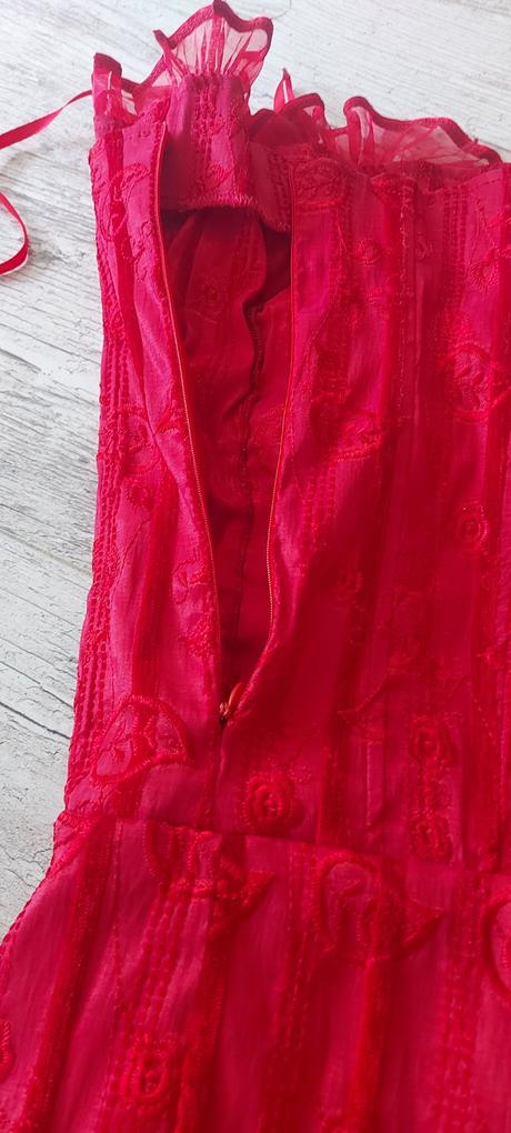 Šaty s bolerkom vhodné i na ples i na redovy tanec, s