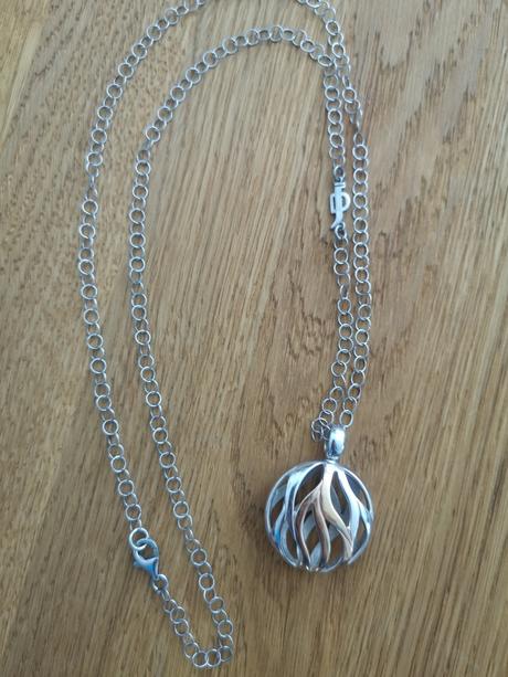 Strieborný nahrdelnik,