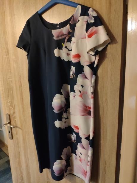 Dámske spoločenské šaty, 46