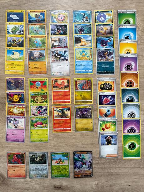 50 originál kartičiek pokémon - balíček 1,