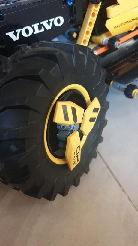 Lego technic 42081 volvo  kolesový nakladač, 